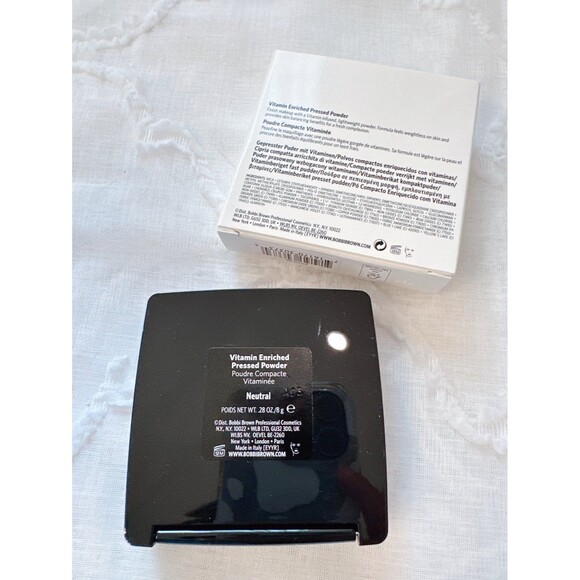 NWB Bobbi Brown Vitamin Enriched Pressed Powder Neutral 8g - Picture 3 of 5